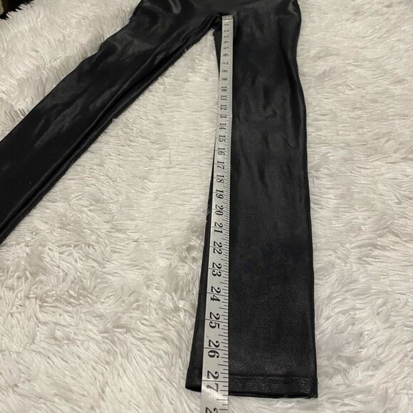 Spanx Faux Leather Leggings in Black Medium - Picture 9 of 10